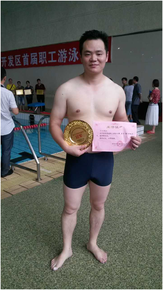 我司郭強(qiáng)同志參加開發(fā)區(qū)首屆職工游泳比賽獲得優(yōu)異成績(jī)